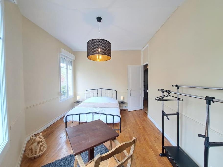 Perth, Bel Appartement Lumineux แร็งส์ ภายนอก รูปภาพ